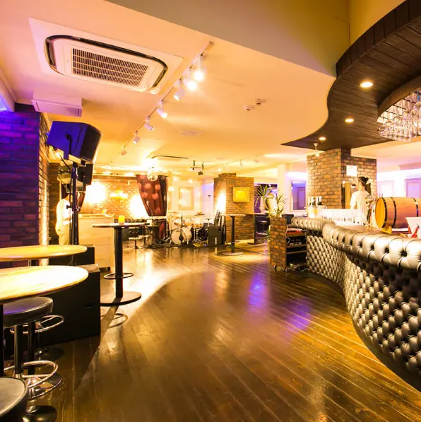 ABSINTHE WORMWOOD 店内