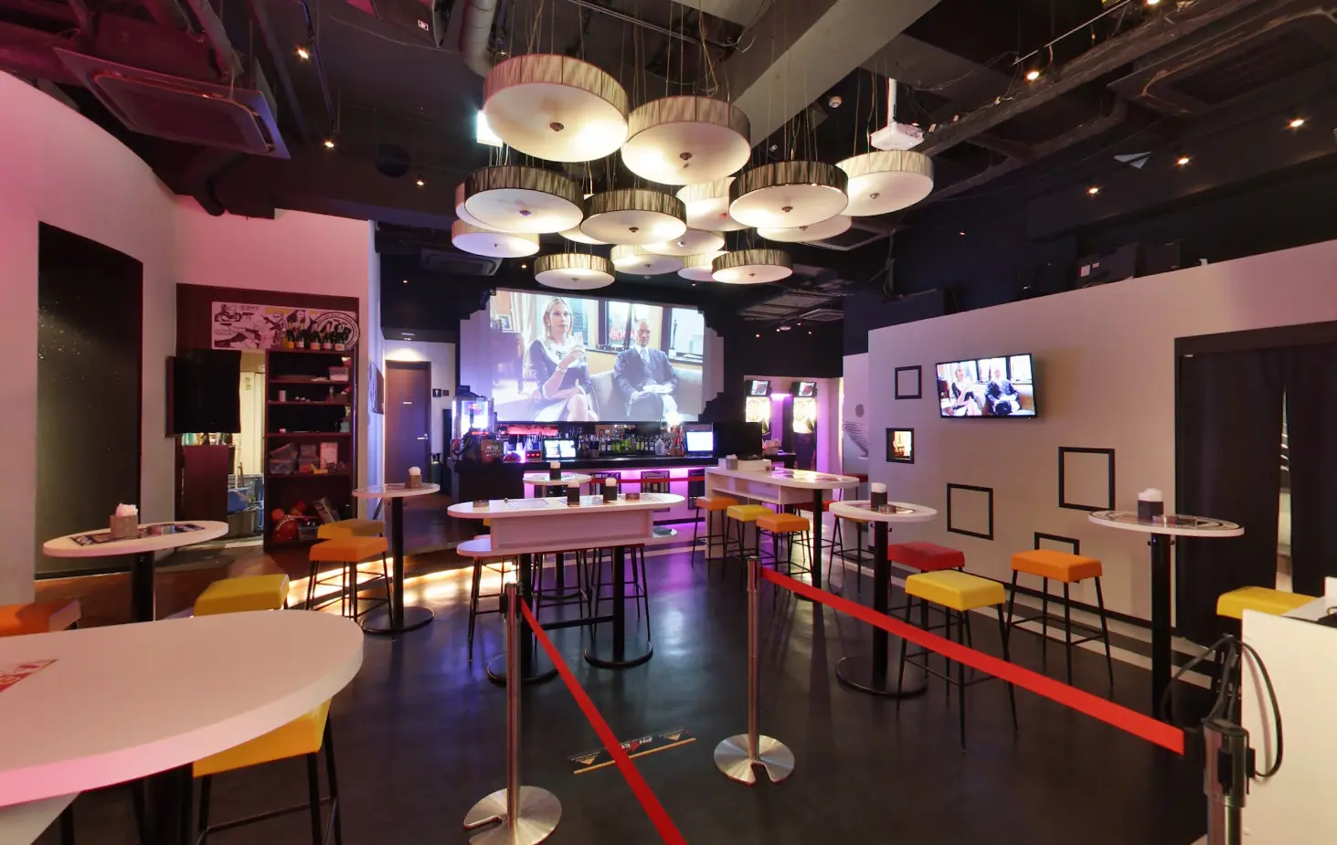 ASOBIBAR 心斎橋 店内