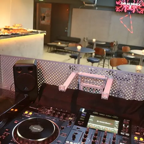 cafe del sonica 渋谷バー飲み放題 DJブース