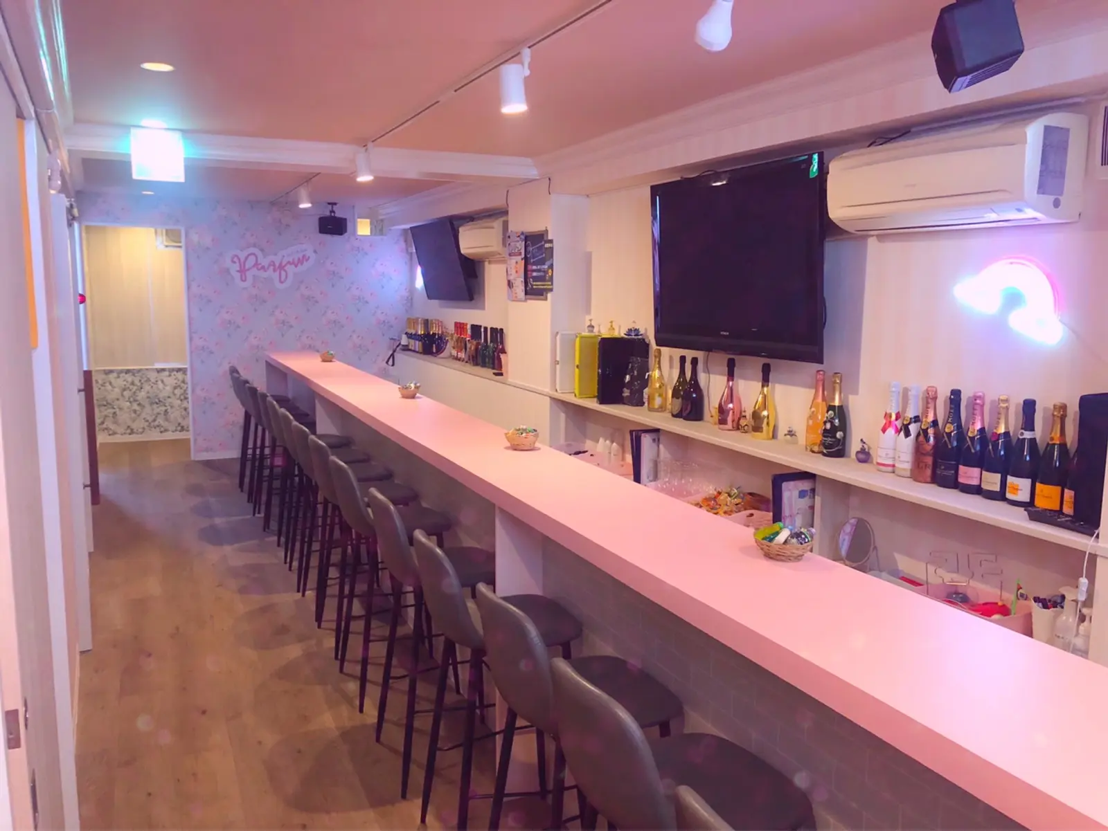 コンカフェ&バーPARFUN 店内様子