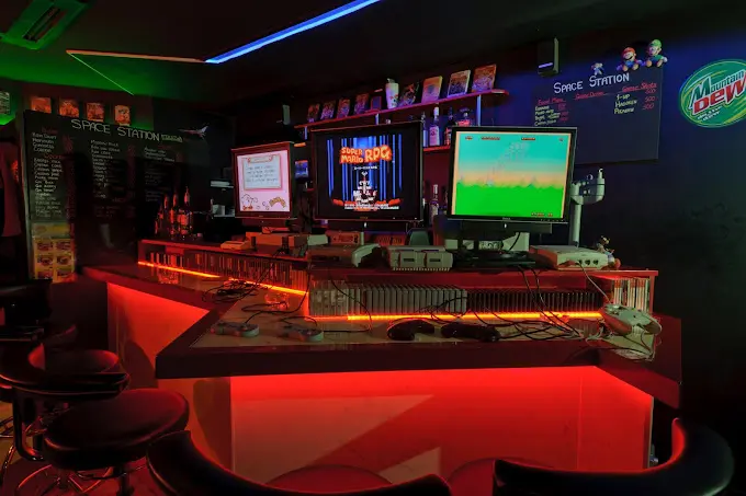 Space Station 店内 難波コンセプトバー