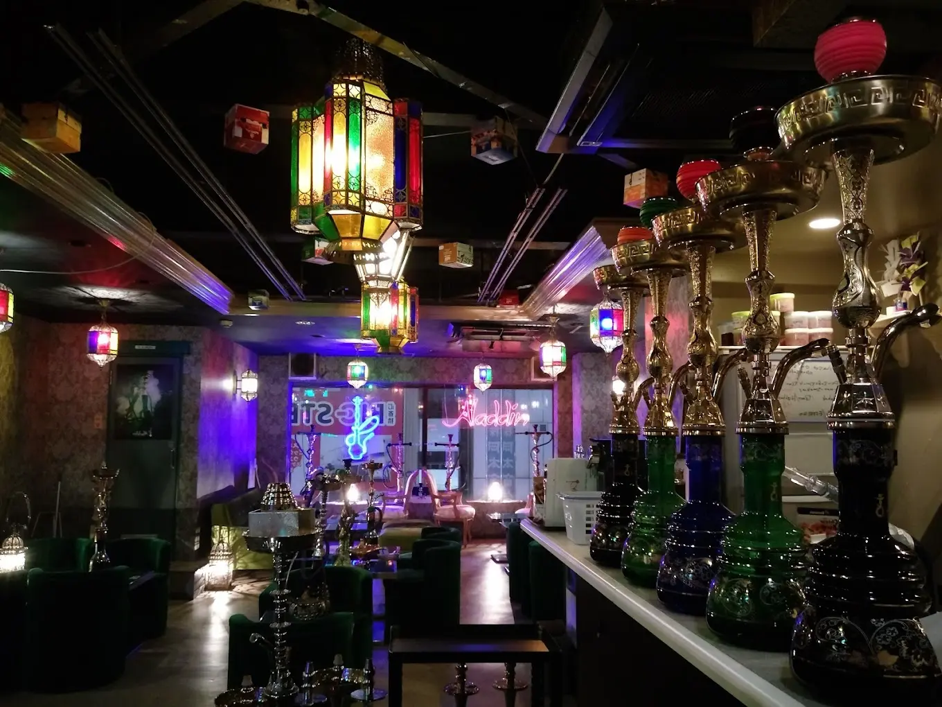 Aladdin Oriental SHISHA Lounge 店内